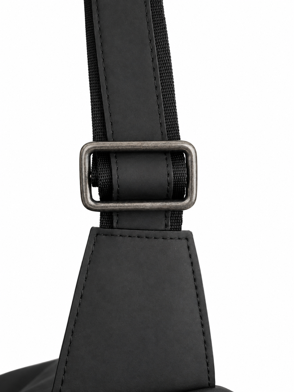 Detalles de bolsa crossbody de piel negra AMZZUL